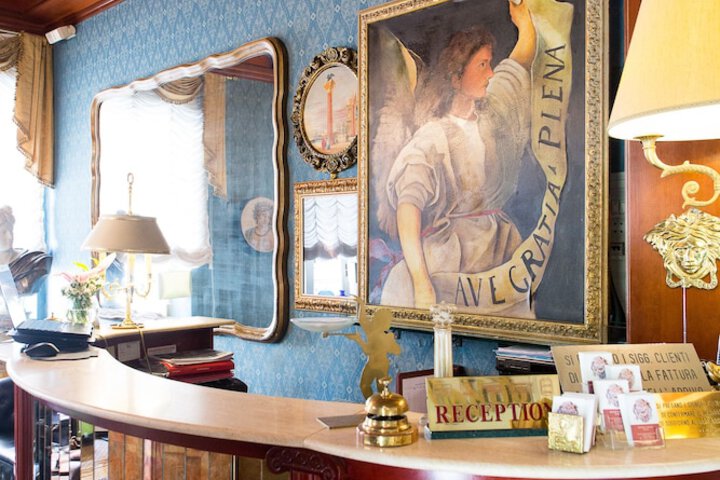 Concierge desk