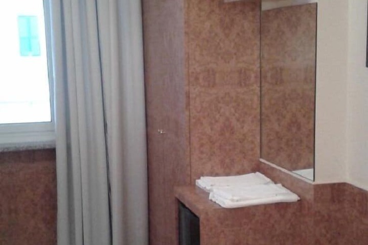 Room 7 of 26