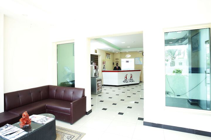 Entrance & Lobby