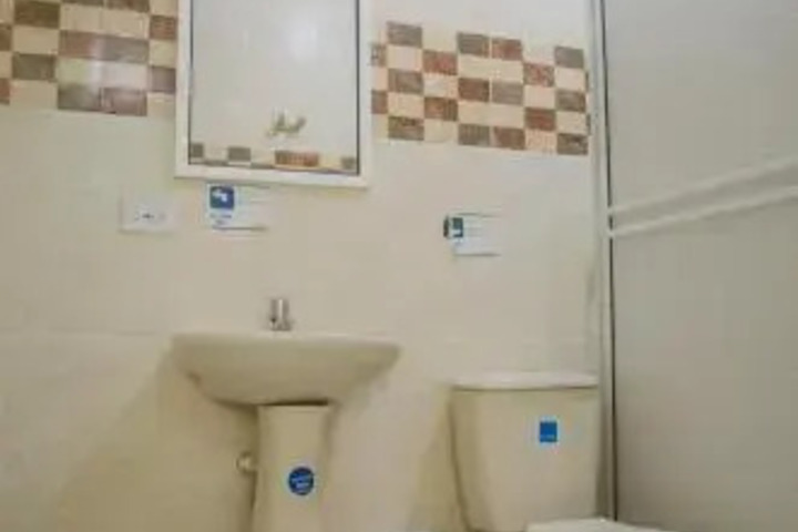 Room 9 of 11