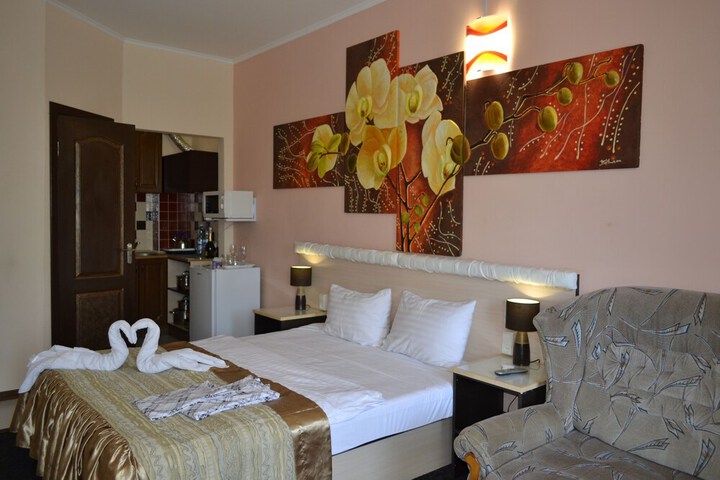 Room 13 of 33