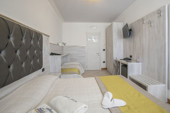 Room 9 of 96