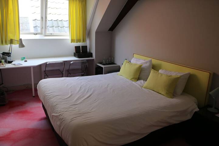 Room 12 of 21