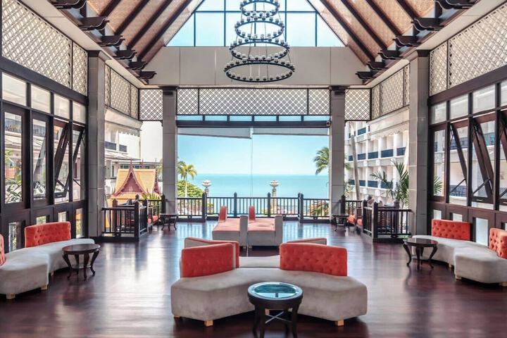 Entrance & Lobby