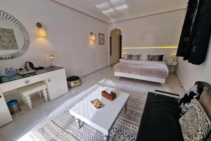 Room 10 of 99