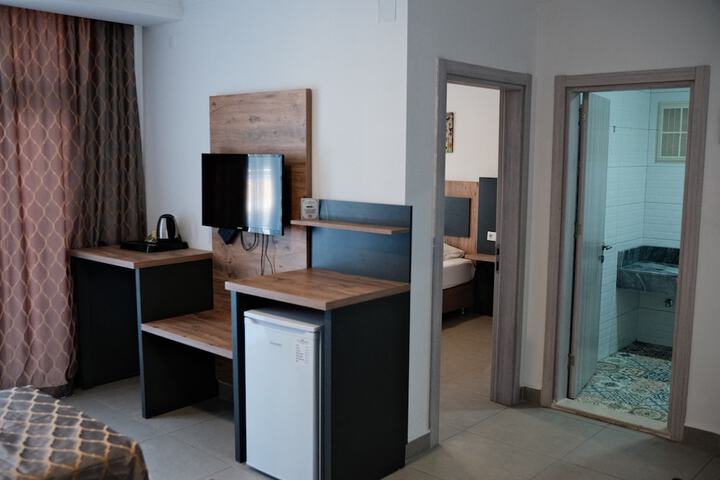 Room 32 of 70