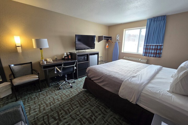 1 King Bed (9 of 11)