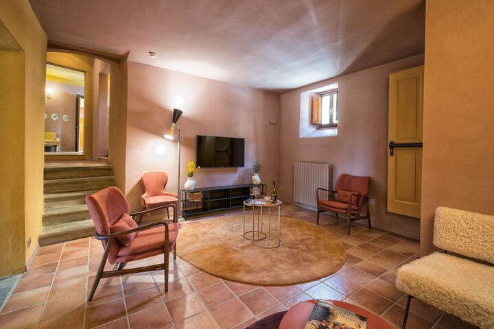 Room 6 of 46