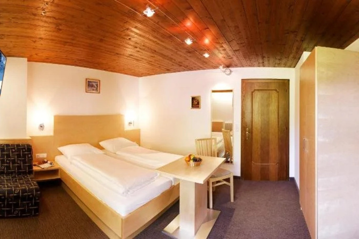 Room 2 of 14