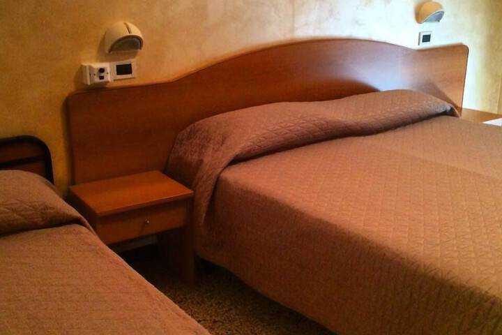 Room 7 of 35