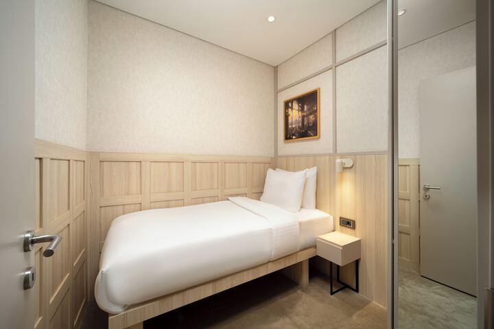 Room 21 of 40