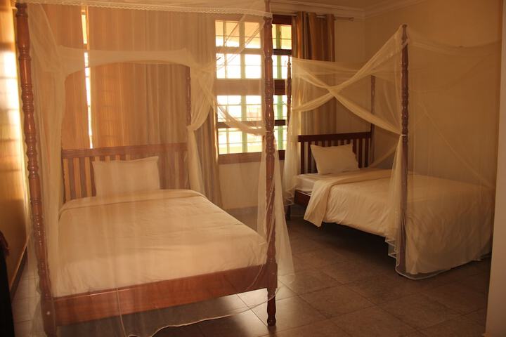 Room 9 of 32