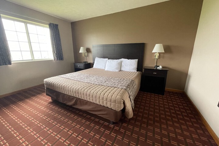 Standard | King Bed (6 of 9)