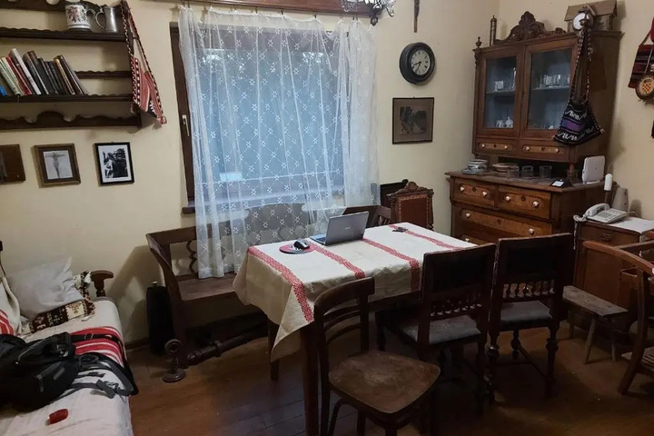 Dining 10 of 15
