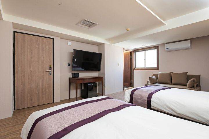Room 10 of 92