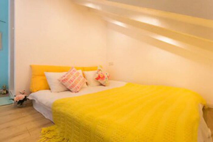 Room 5 of 17