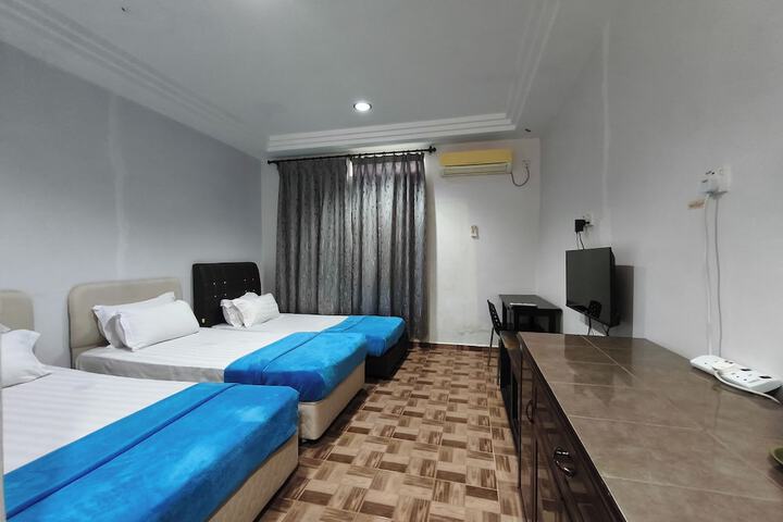 Room 9 of 37