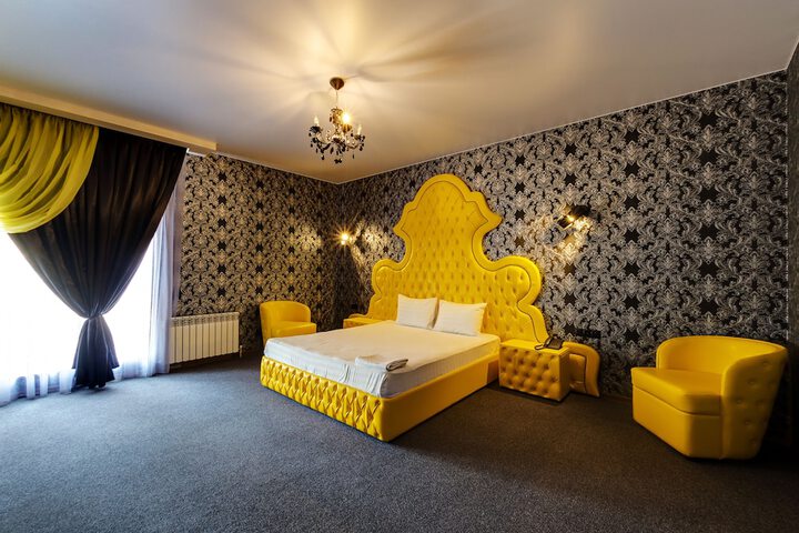 Room 4 of 44