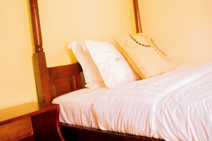 Room 4 of 4