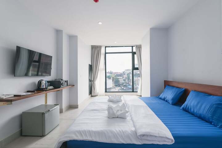 Room 52 of 148
