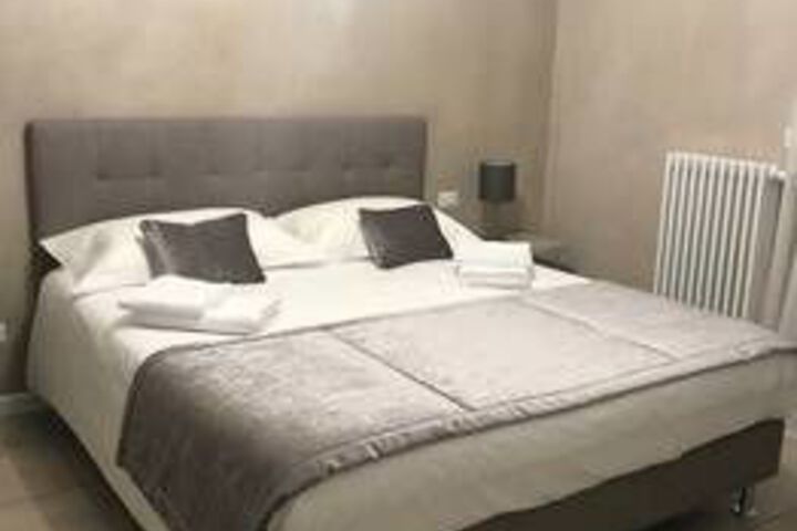 Room 9 of 26