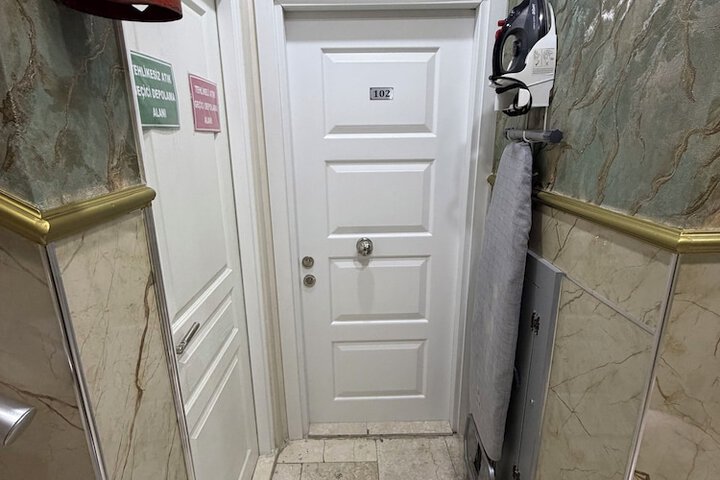 Room 15 of 105