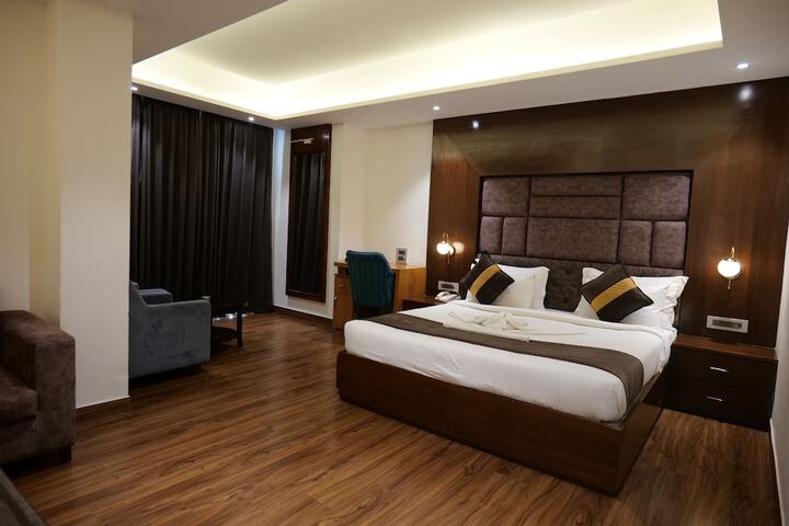 Room 4 of 37