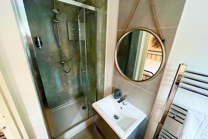 Room 5 of 27