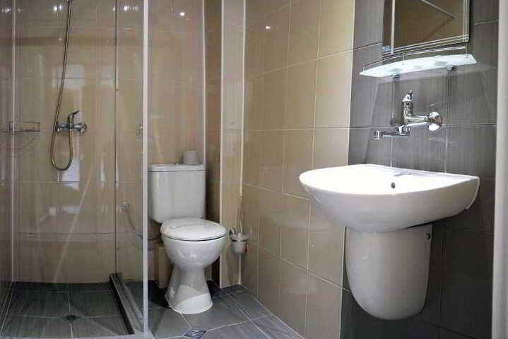 Room 8 of 10