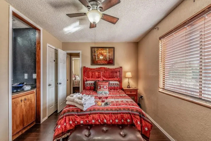 Room 6 of 17