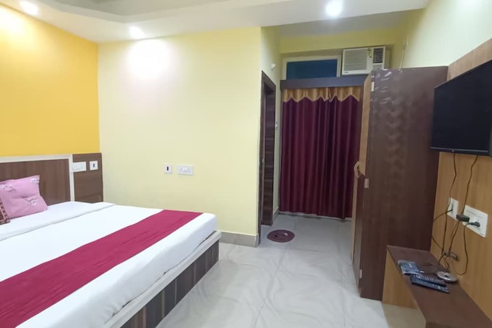 Room 13 of 28