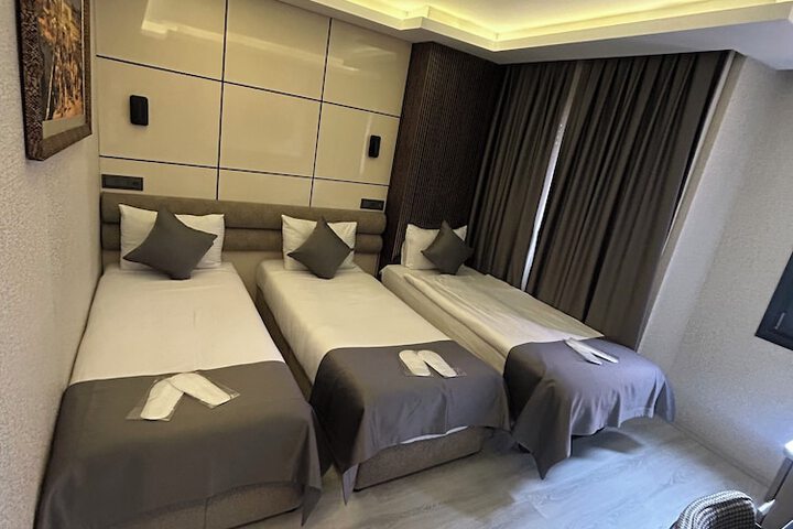 Room 35 of 104