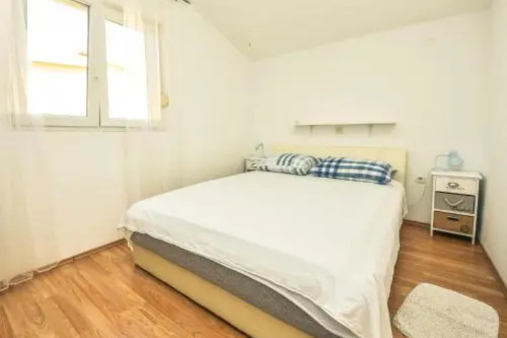 Room 4 of 15