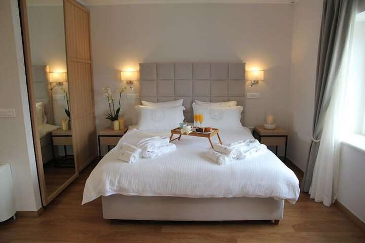 Room 7 of 49