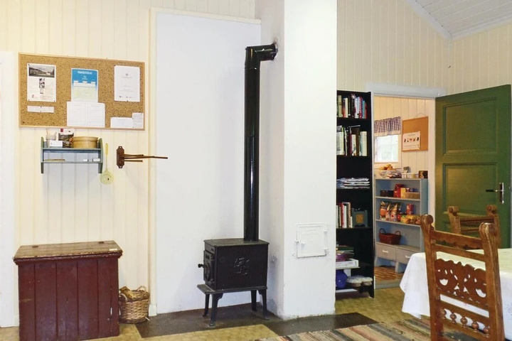 Room 6 of 11