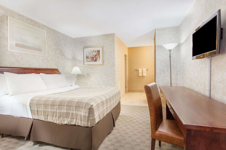 Room 6 of 20