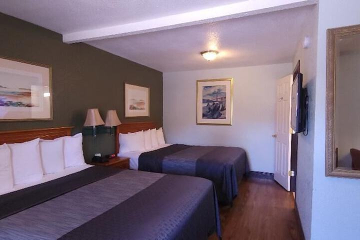 Double Accessible Queen Size Bed (8 of 11)