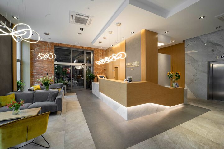 Entrance & Lobby