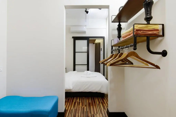 Room 2 of 5
