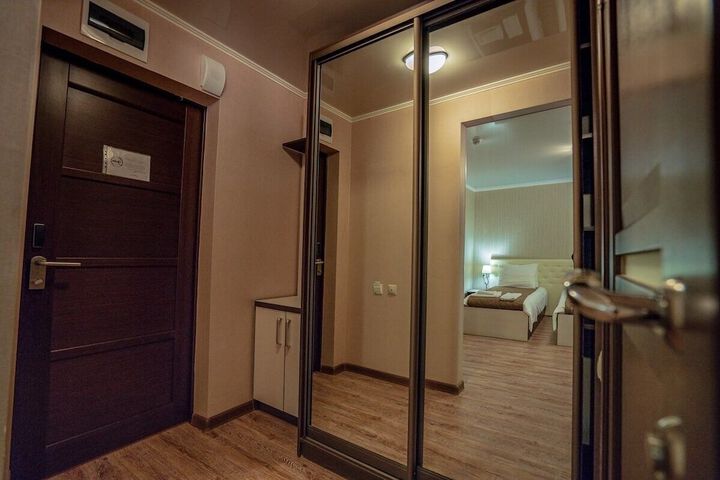 Room 17 of 18
