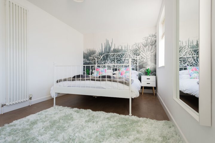 Room 4 of 33