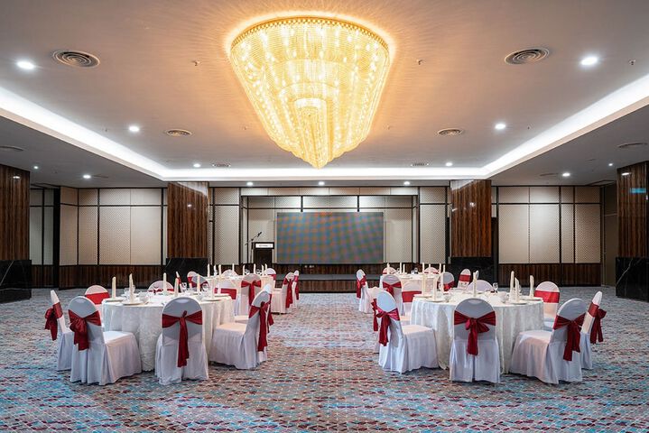 Ballroom/Hall 39 of 43