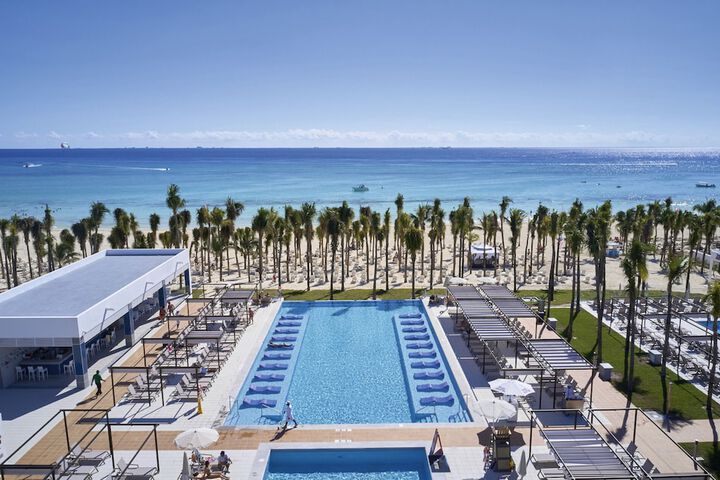 Hotel with Pool