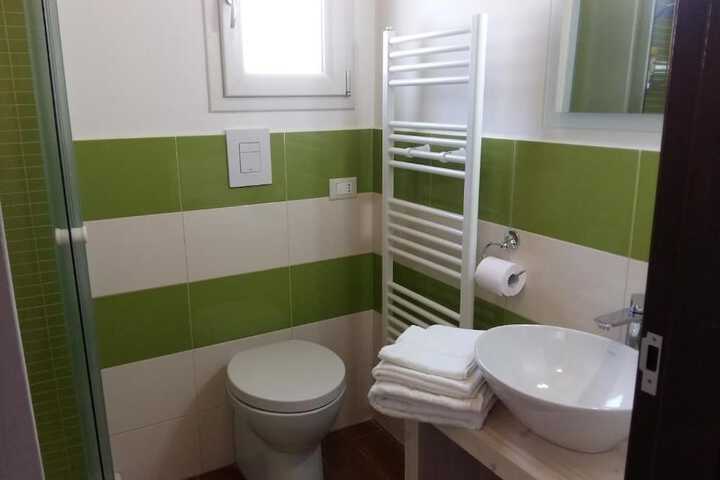 Room 6 of 16