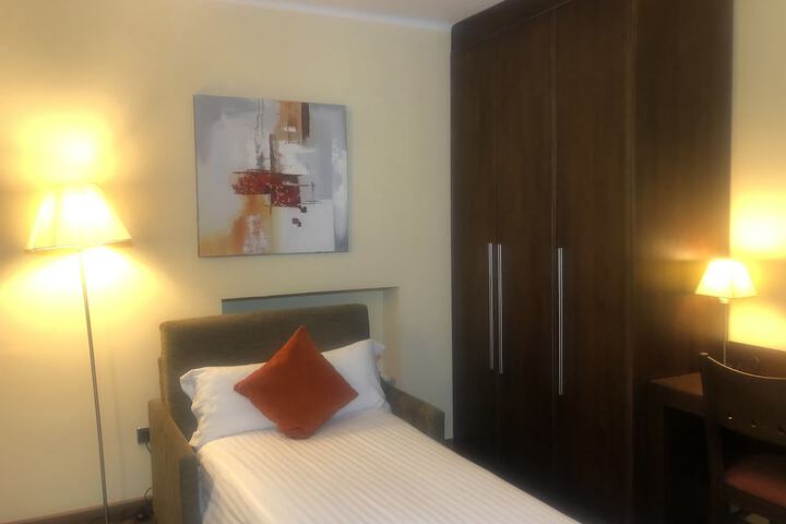 Room 13 of 33