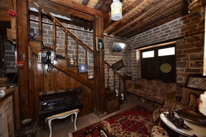 Room 15 of 25