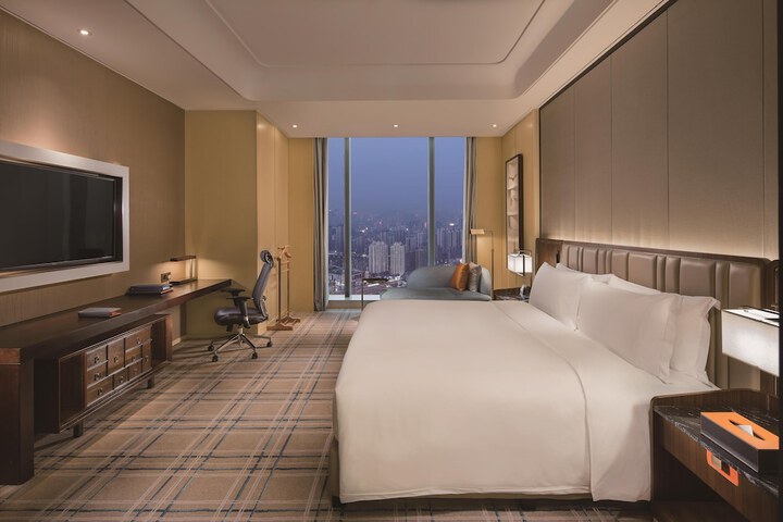 Room 13 of 70