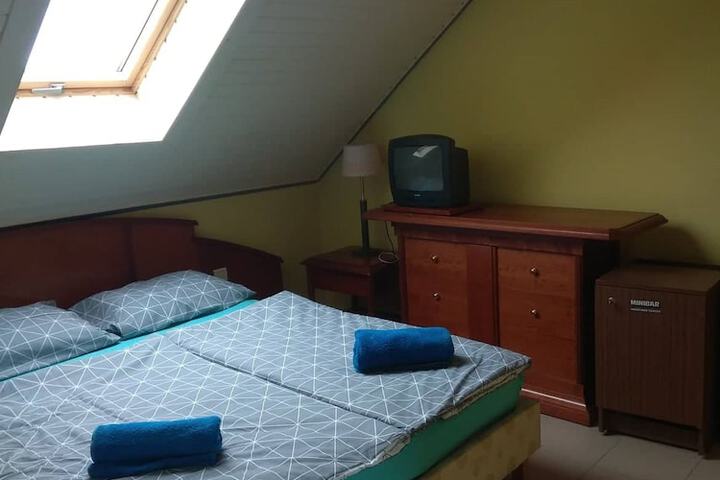 Room 4 of 7