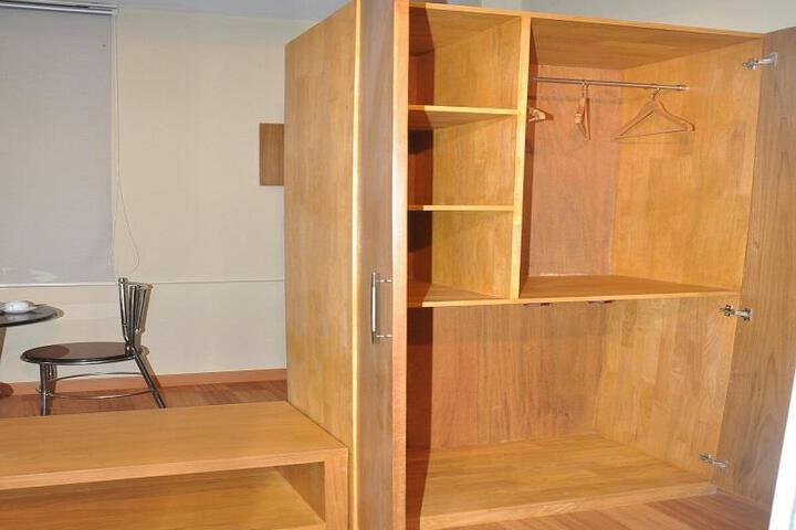 Room 1 of 6