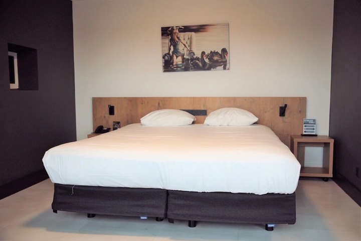 Room 37 of 68